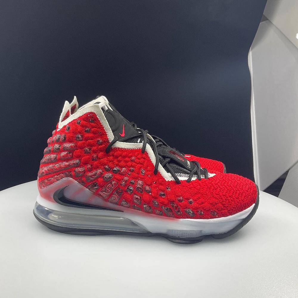 Lebron 17 uptempo